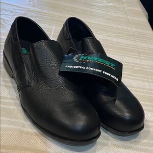 NWT Hytest Rosie Leather Safety Footwear size 9.5 women’s